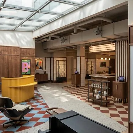 Bikube - Paris Hotel 4*